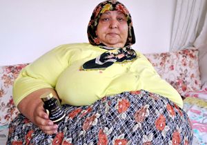 300 kiloluk kadın kepçeyle evden çıkarıldı